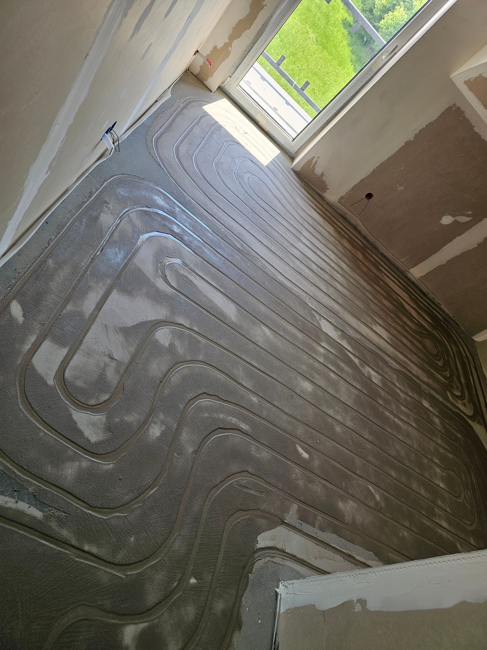 Attic under renovation, Lublin: photo 2 of 3