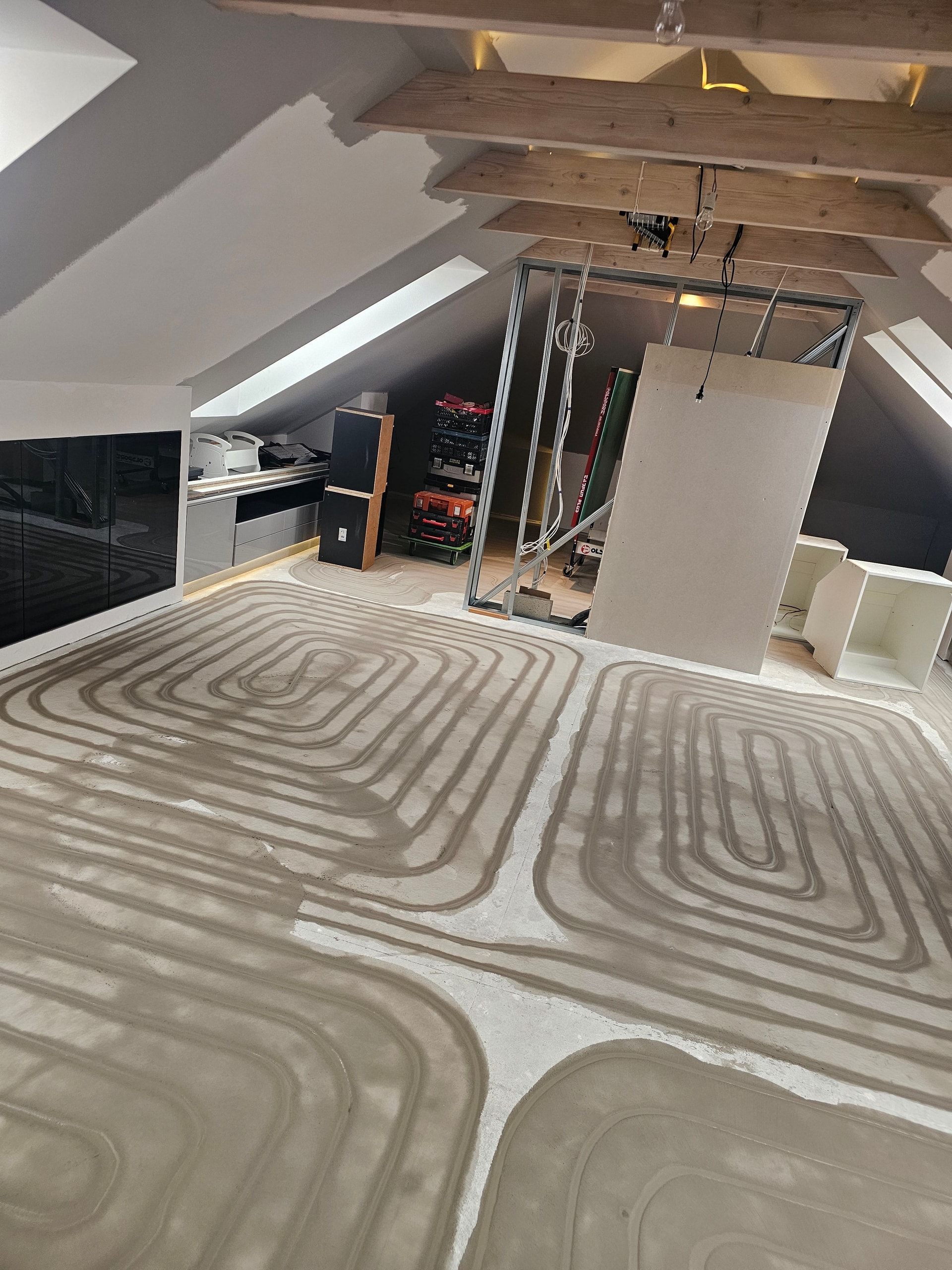 Attic, 8 loops, Katowice: photo 1 of 2